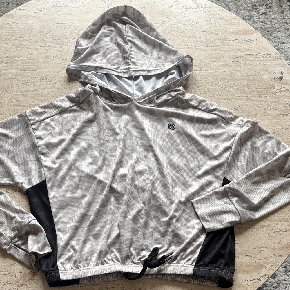 tri sirens Gray Hooded sun shirt